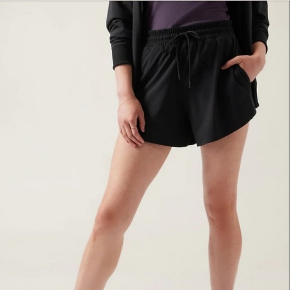 Athleta crossroad shorts size S